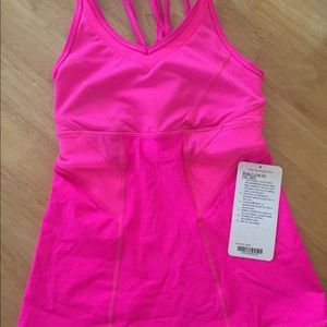 Strap it like it’s hot tank- lululemon
